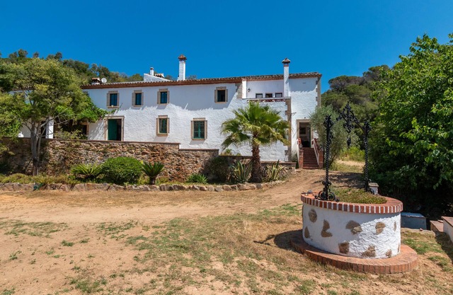 Casa de vacaciones 'Can Garriga' con vistas a la montaña, terraza privada y Wi-Fi