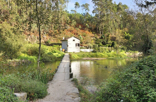 Casa de vacaciones 'Casa Azenha Branca' con vistas a la montaña, jardín, terraza y Wi-Fi