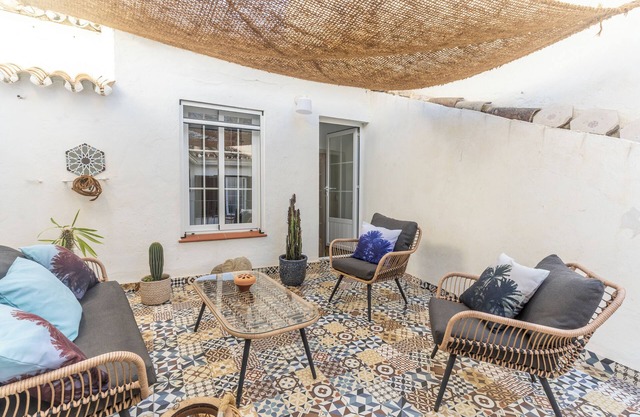 Casa de vacaciones Casa Blanca con terraza, aire acondicionado y Wi-Fi