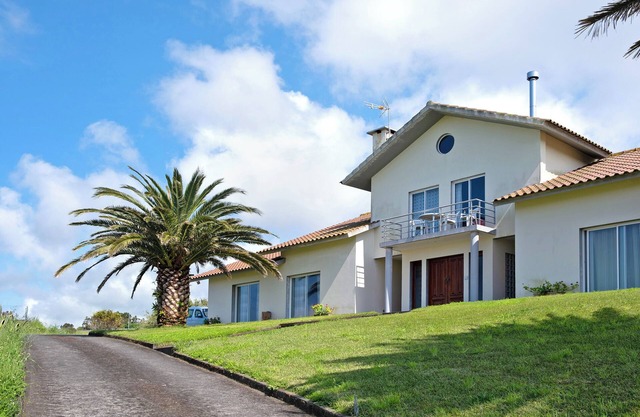 Casa de vacaciones 'Casa Do Monte' con vistas al mar, jardín compartido y Wi-Fi