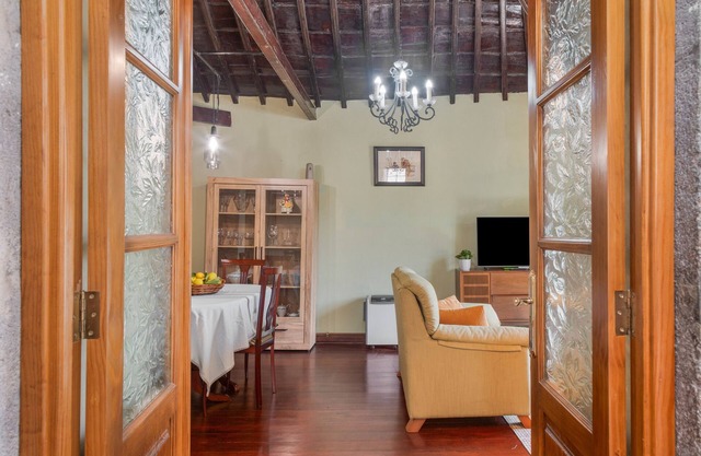 Casa de vacaciones 'Casa Isabel' con vistas a la montaña, terraza privada y Wi-Fi