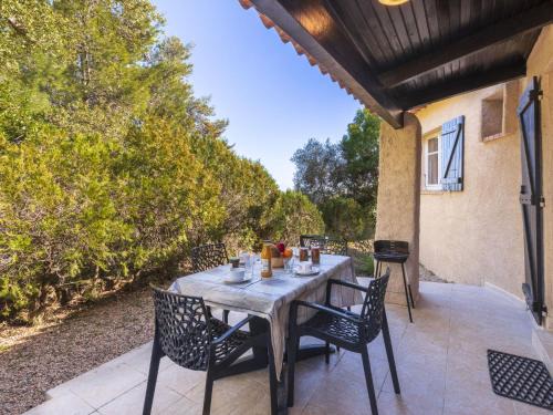 Holiday Home Casa Lavezzi by Interhome