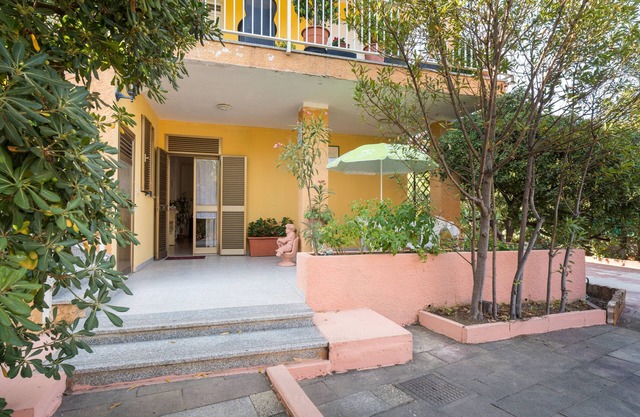 Casa de vacaciones 'Casa Monica' con terraza y jardín compartidos