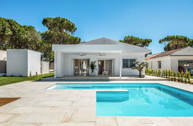 Casa de vacaciones "Casa Robert" con piscina, jardín y Wi-Fi