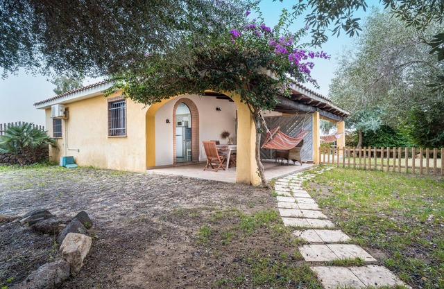 Casa de vacaciones 'Casa Su Barone 1' con terraza privada, jardín privado y aire acondicionado.