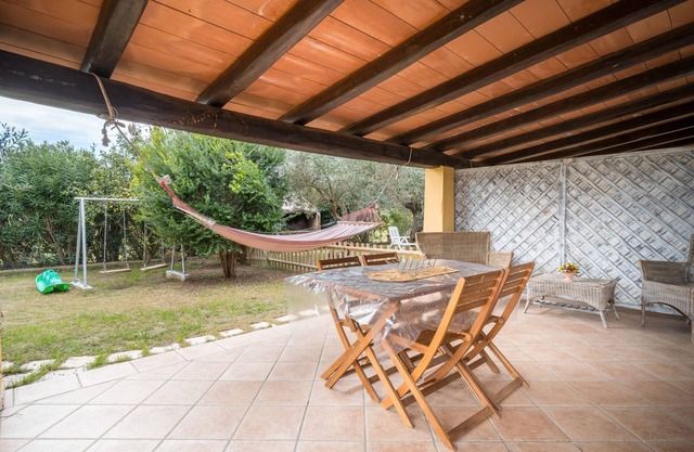 Casa de vacaciones 'Casa Su Barone 2' con jardín compartido, Wi-Fi y aire acondicionado.