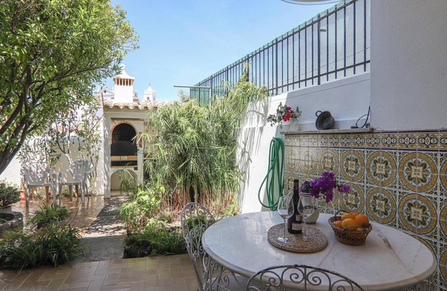 Casa de vacaciones "Casa Tangerina" con jardín y Wi-Fi; aparcamiento disponible en la calle