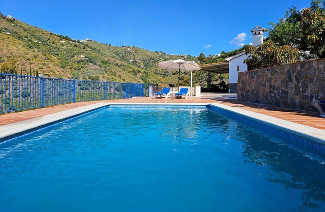 Casa de vacaciones "Cortijo Airen" con piscina, vistas a la montaña y Wi-Fi