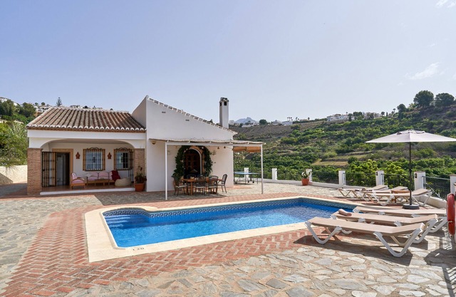 Casa de vacaciones 'Cortijo Los Ángeles Morea' con vistas al mar, Wi-Fi y aire acondicionado