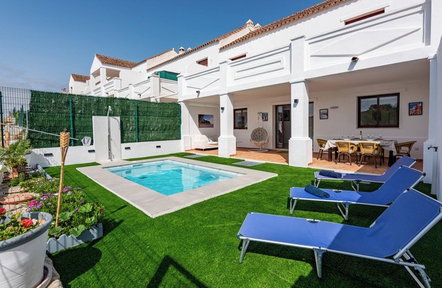 Casa de vacaciones 'Florida Home' con vistas al mar, piscina privada y terraza privada