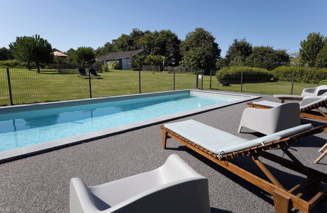 Casa de vacaciones "Névez" con piscina compartida y jardín