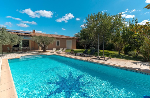 Casa de vacaciones 'Calme Et Sans Vis À Vis' con piscina privada, terraza privada y Wi-Fi
