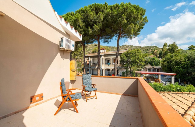 Casa de vacaciones 'Giovanna - Relax Beach 80m' con vistas al mar, Wi-Fi y aire acondicionado