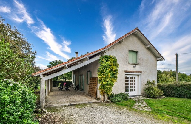 Casa de vacaciones 'Gîte La Faurie' con terraza privada y jardín privado