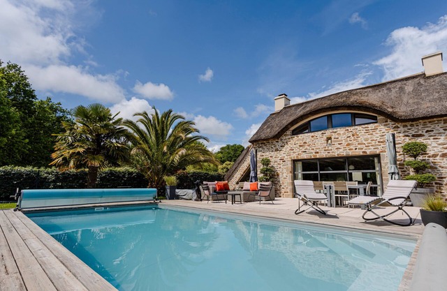 Casa de vacaciones 'Histoire D'eau - Chaumière' con piscina privada, terraza privada y Wi-Fi
