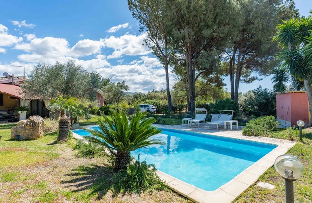 Casa de vacaciones Villa Romina con vistas a la montaña, piscina y jardín