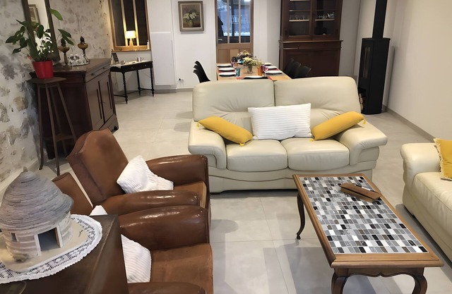 Casa de vacaciones 'La Maison Du Tour De Ville' con vistas a la montaña, Wi-Fi y aire acondicionado