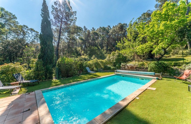 Casa de vacaciones 'La Romarine' con piscina compartida, Wi-Fi y aire acondicionado
