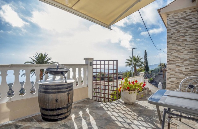 Casa Vacacional 'Las Golondrinas - B' con Vista al Mar, Terraza Privada y Wi-Fi