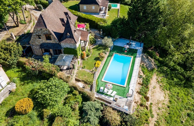 Casa de vacaciones 'Le Pigeonnier De Sinzelle' con piscina privada, terraza privada y Wi-Fi