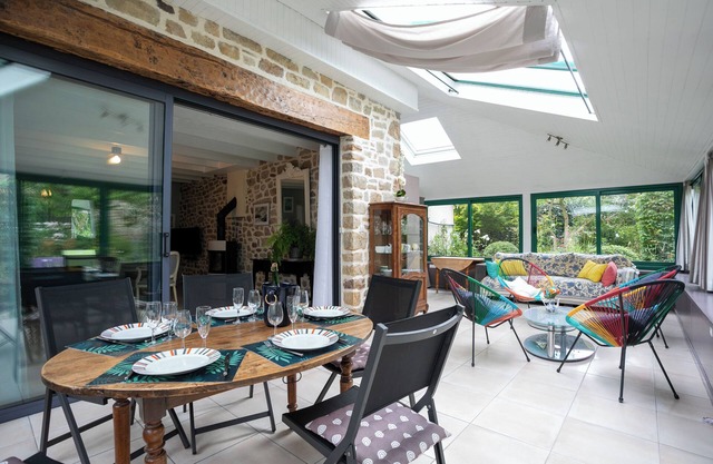 Casa de vacaciones 'Gite Les Coquelicots Proche Mer' con terraza privada, jardín privado y Wi-Fi