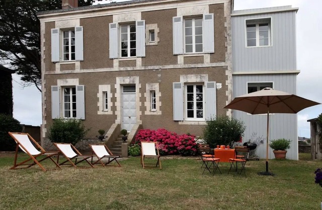 Casa de vacaciones 'Les Hortensias Baie De La Baule' con vistas al mar, terraza privada y Wi-Fi