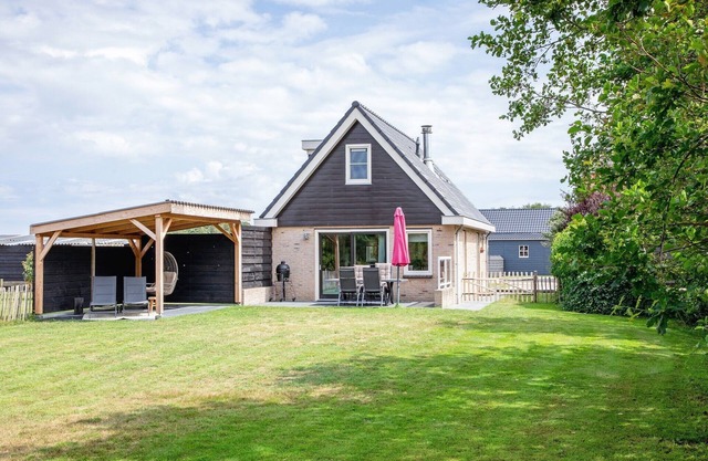Holiday home near dunes with wellness garden