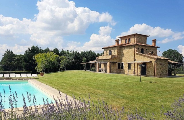 Casa cerca de Lago di Chiusi con Piscina