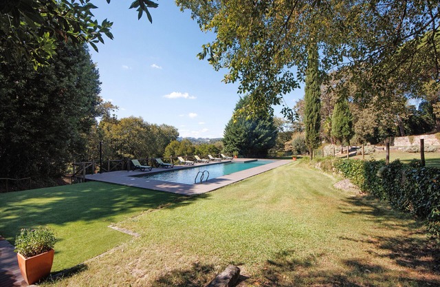 Casa de vacaciones 'Casa De Andrães Camélias' con piscina compartida, Wi-Fi y aire acondicionado