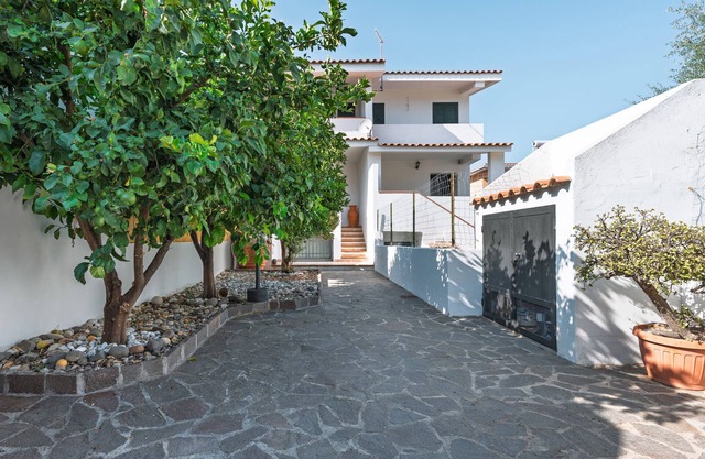 Casa vacacional 'Residenza Mediterranea' con vistas al mar, jardín y aire acondicionado