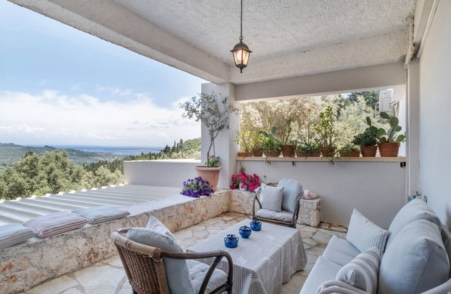 Casa de vacaciones 'Casa de piedra en Katouna con jardín' con jardín privado y aire acondicionado