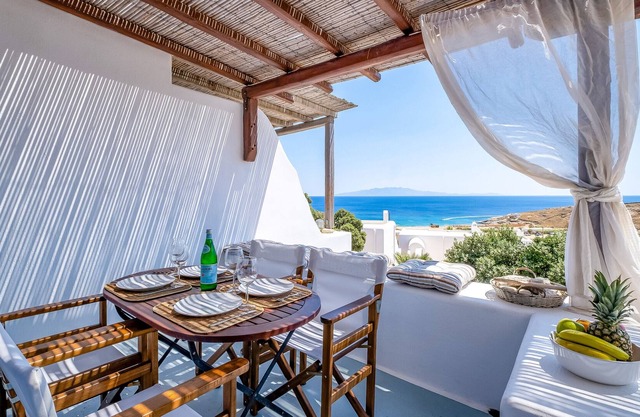 Casa de vacaciones 'Sunny Getaway In Lia Mykonos ' con vistas al mar, Wi-Fi y aire acondicionado