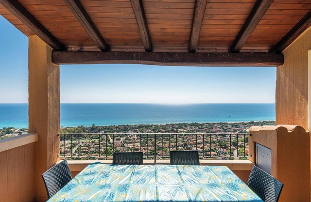 Casa de vacaciones 'Susy N5' con vistas al mar, piscina compartida y aire acondicionado