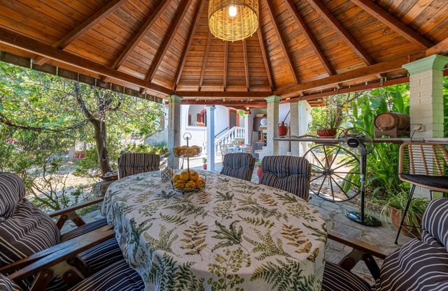 Casa de vacaciones 'Theodora' con vistas a la montaña, Wi-Fi y aire acondicionado