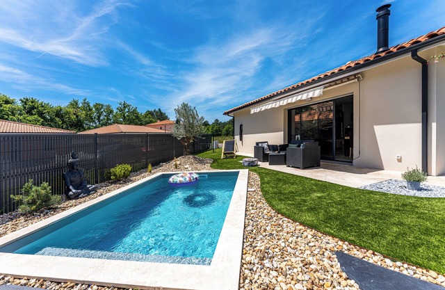 Casa de vacaciones 'Villa Mayana' con piscina privada, Wi-Fi y aire acondicionado
