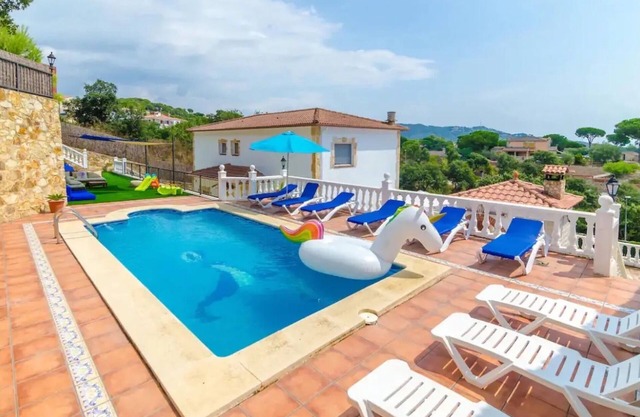 Casa de vacaciones 'Villa Mansory' con vistas al mar, Wi-Fi y aire acondicionado