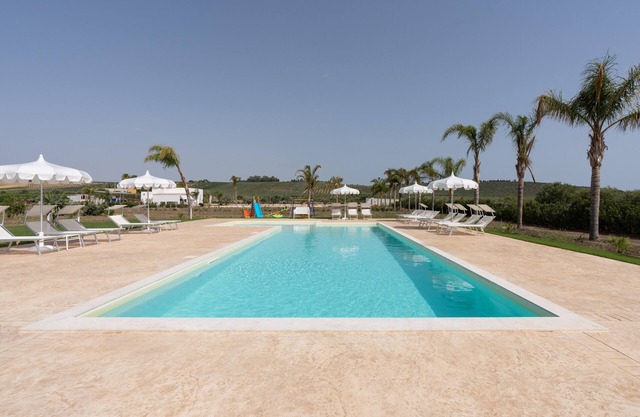 Casa de vacaciones 'Villa Gioberta, Bertolino' con piscina compartida, Wi-Fi y aire acondicionado