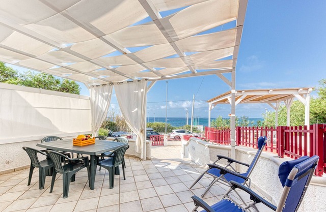 Casa de vacaciones "Villetta Montirossi" con vistas al mar y terrazas