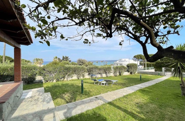 Casa vacacional con jardín y terraza