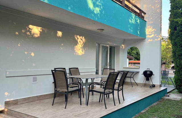 Holiday home with washer only 100m from the beach