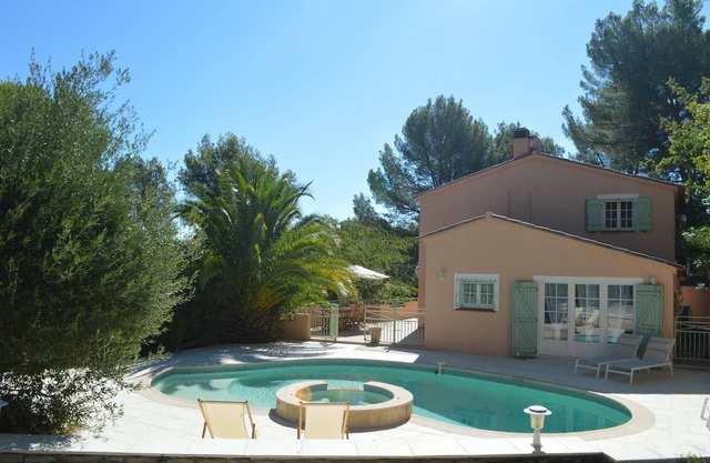 Casa de vacaciones con gran jardín y piscina