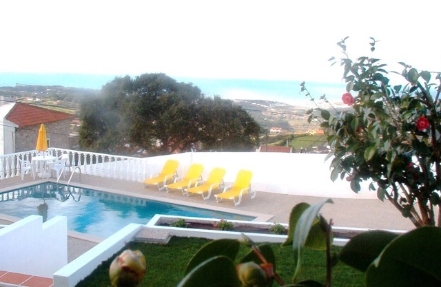 Casa de vacaciones con piscina privada y excelentes vistas del Atlántico y las playas.