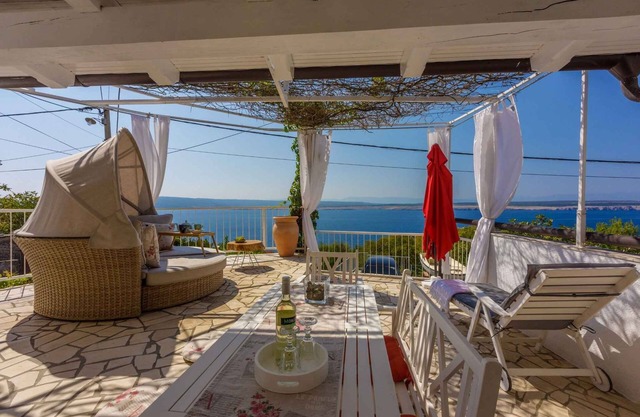 Casa vacacional con aire acondicionado, internet y terraza con vistas al mar