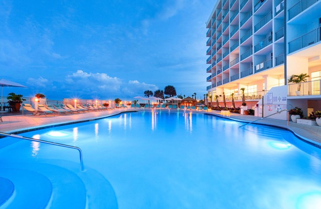 Holiday Inn Express & Suites Panama City Beach - Beachfront by IHG