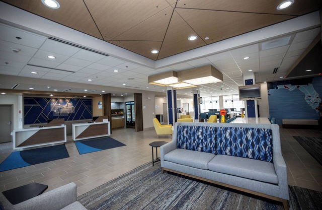 Holiday Inn Express & Suites Tampa Stadium – Airport Area by IHG