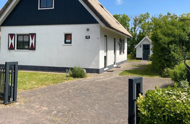 Holiday villa for 7 people, within walking distance of the beach and center with dog