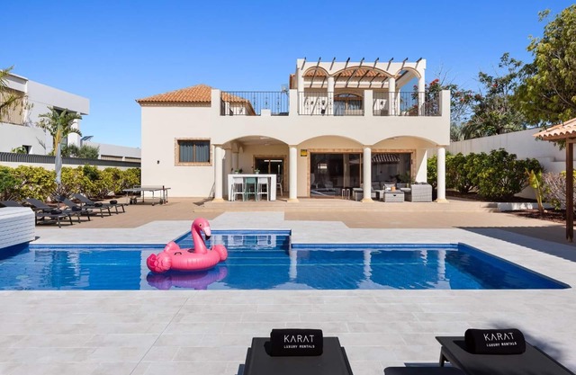 Villa Vacacional 'Karat Luso' con Vista al Mar, Wi-Fi y Aire Acondicionado