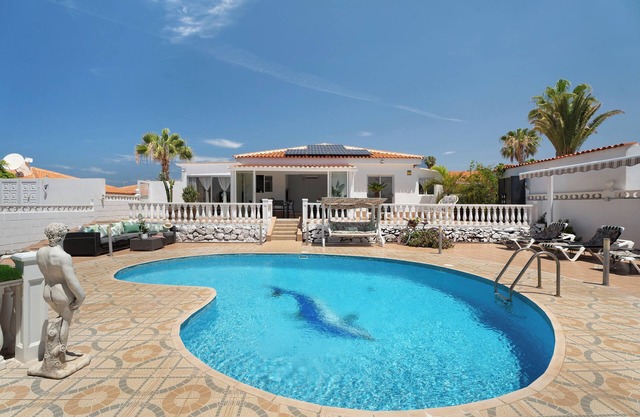 Villa de vacaciones 'Milena' con vistas al mar, Wi-Fi y aire acondicionado