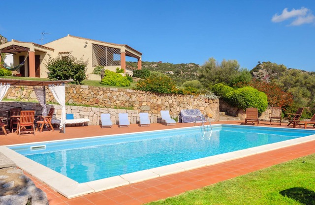 Villa "Parco Villa delle Aie" con Wi-Fi, A/C, piscina, jardín y terraza; admite mascotas