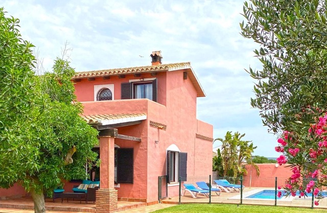 Chalet en El Palmar con piscina privada y cerca de la playa.